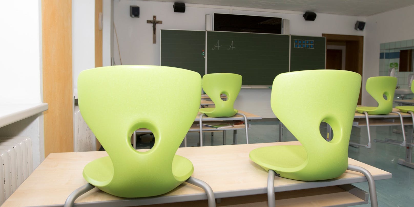 Ein leeres Klassenzimmer  - so schaut es in den Schulen in Niederösterreich, Wien und dem Burgenland aus. (Archivfoto)