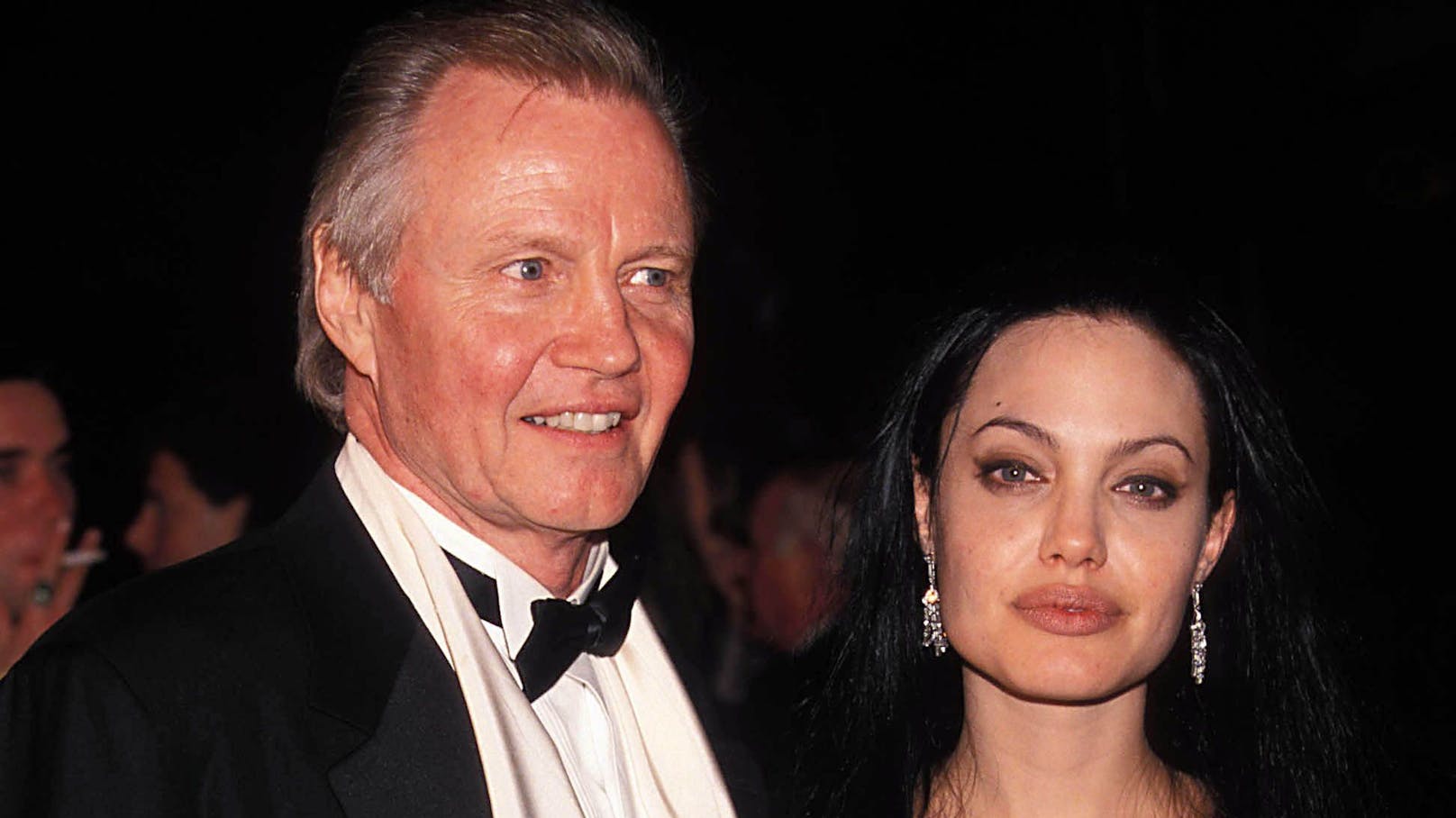 <strong>Jon Voight </strong>und seine Tochter <strong>Angelina Jolie</strong> hatten nicht immer das beste Verhältnis. Zu ihrer Scheidung hat der Schauspieler eine klare Meinung.<br>