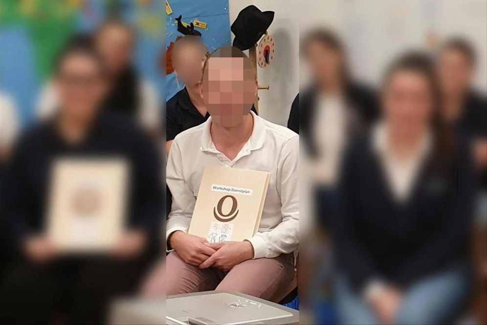 Einem ehemaligen Kita-Betreuer werden mehrfache sexuelle Handlungen mit Kindern zur Last gelegt.
