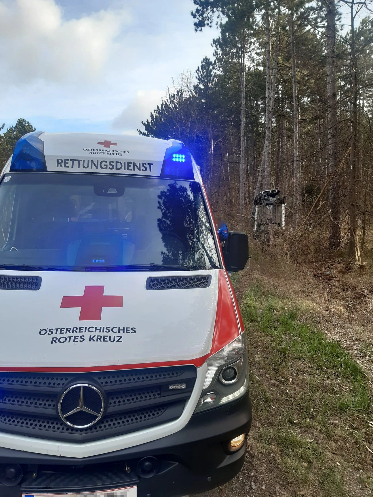 Das Rote Kreuz versorgte die junge Frau.