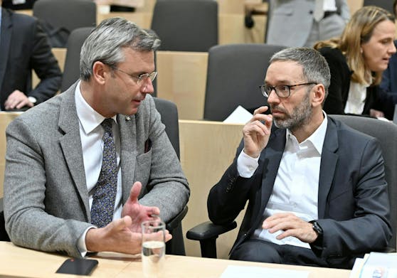 Verordnet Herbert Kickl (rechts) die Schutzmaske: FPÖ-Chef Norbert Hofer.