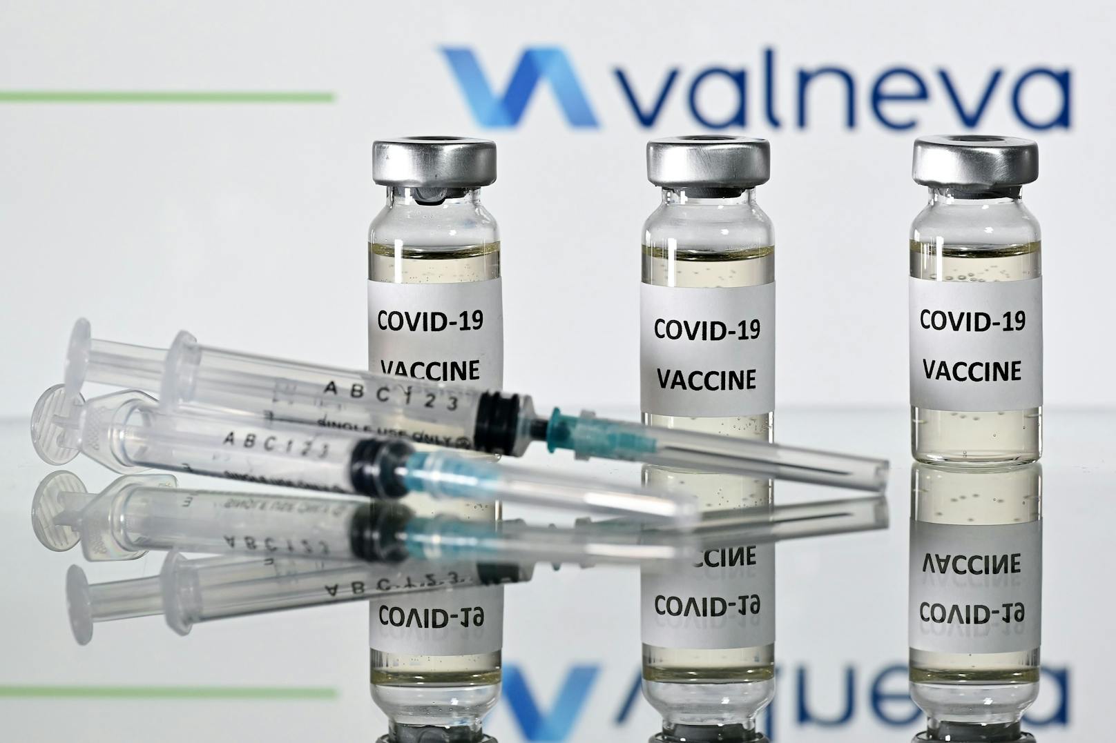 Symbolbild des Corona-Impfstoffs des französisch-österreichischen Biotechunternehmens Valneva