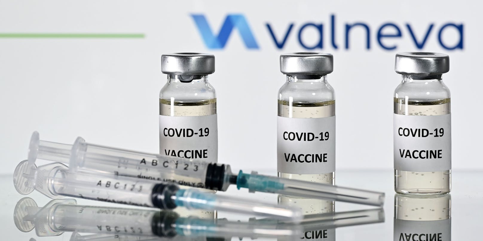 Die ersten Dosen des Corona-Impfstoffs des französisch-österreichischen Biotechunternehmens Valneva sind noch diese Woche in Österreich erhältlich.