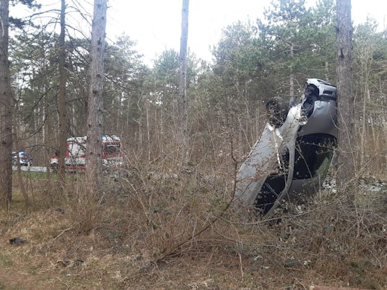 So fanden die Einsatzkräfte den Unfallwagen vor.