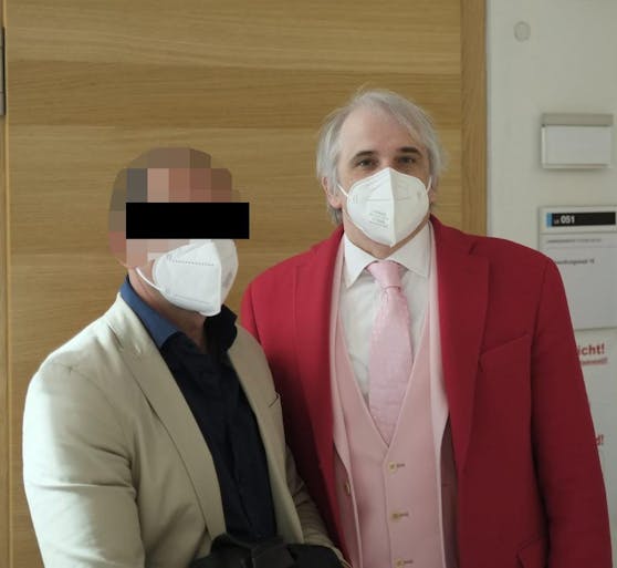Der angeklagte Discobetreiber mit Anwalt Michael Dohr