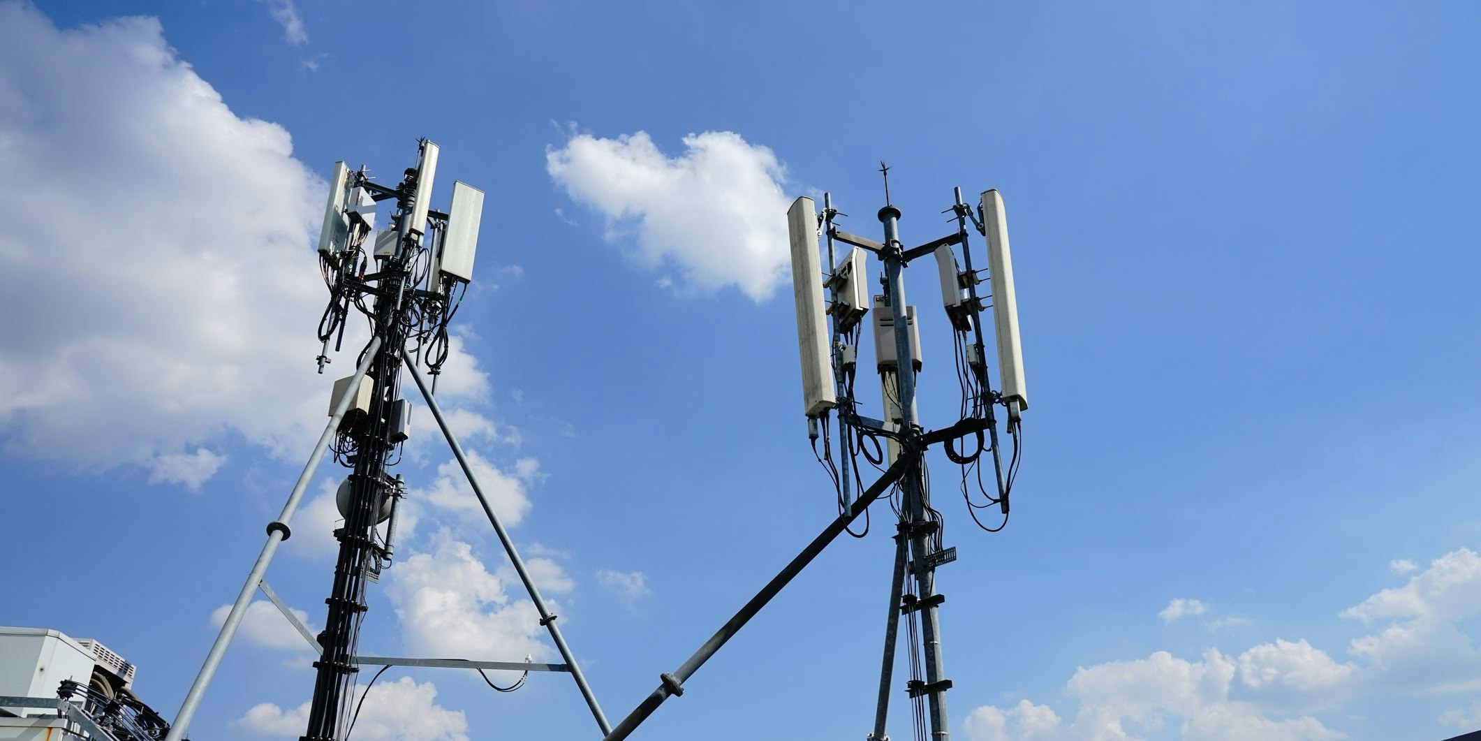 Symbolfoto von Sendemasten.