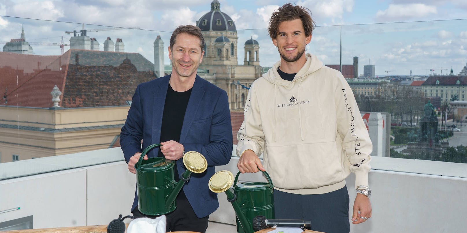 Franco Foda und Dominic Thiem sind Botschafter für das Projekt "BioBienenApfel".