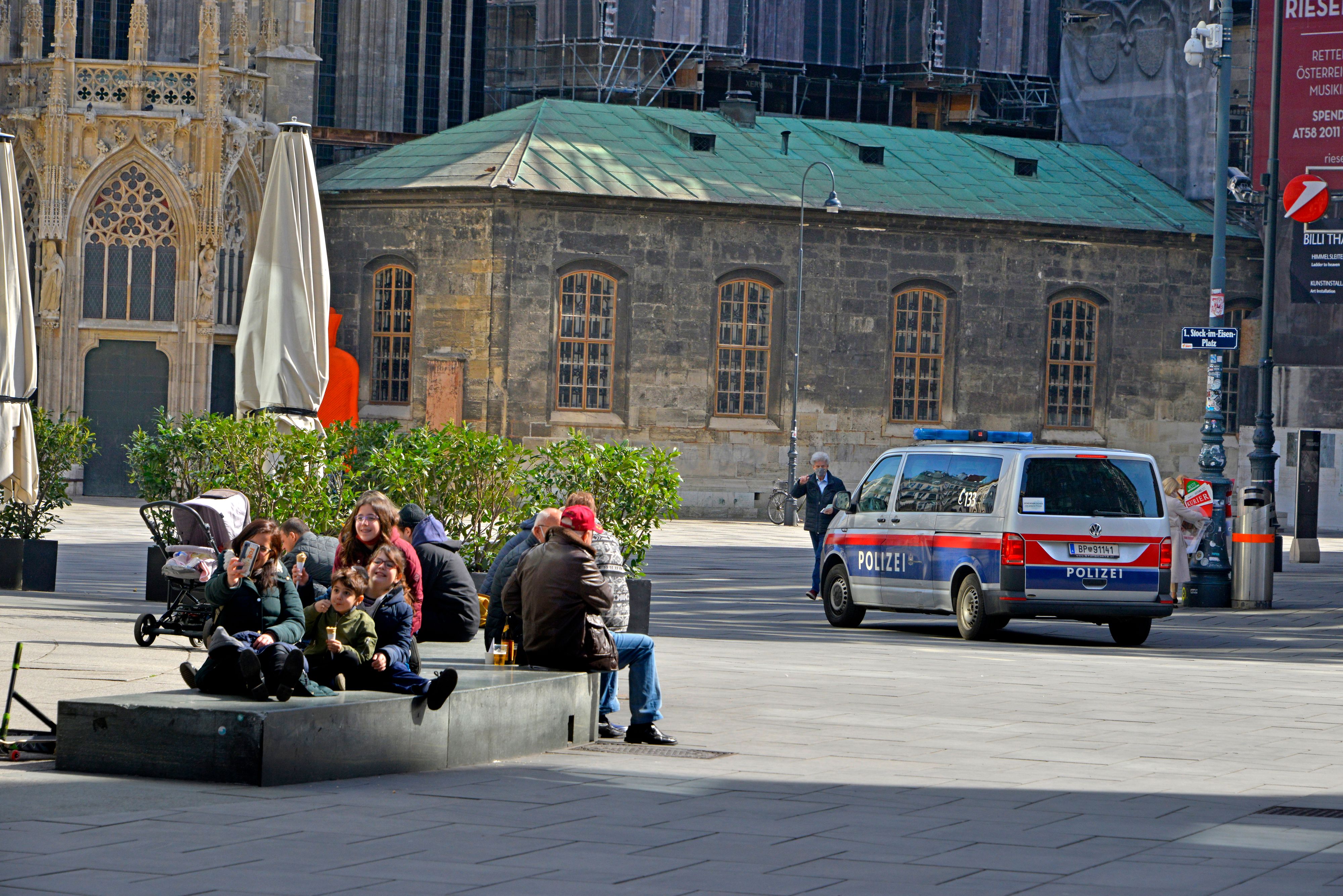 Auf Grund der angespannten Corona-Situation besteht ab 1. April in Wien die FFP2- Maskenpflicht an bestimmten Plätzen bis voraussichtlich 11. April, zusätzlich gibt es einen Lockdown, der bei Bedarf verlängert wird. I