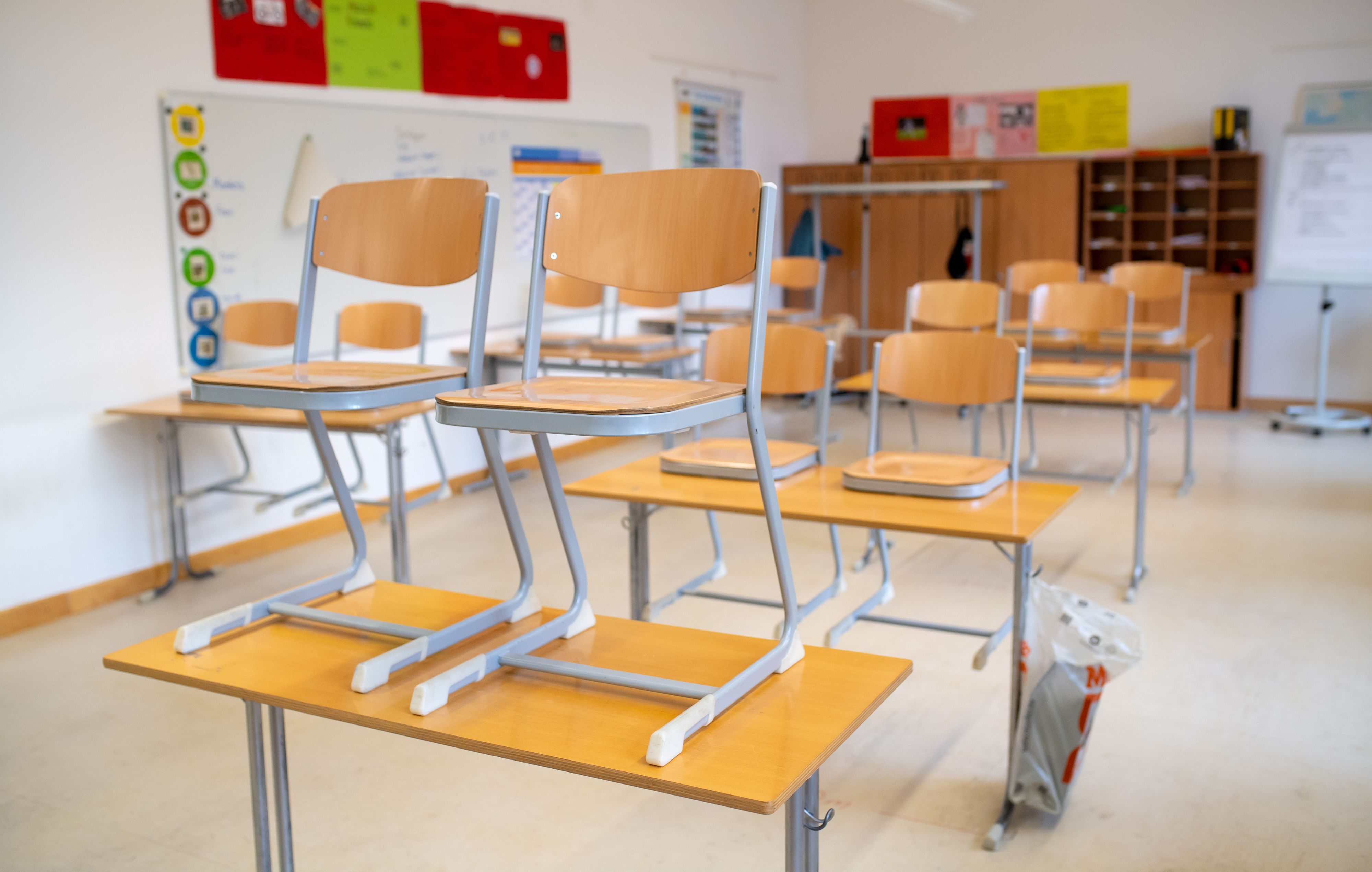 Ein leeres Klassenzimmer. Symbolbild