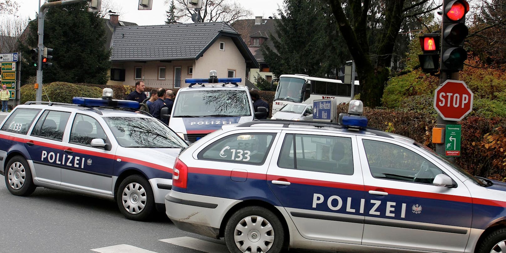 Zwei Geld-Eintreiber lösten am Dienstagabend einen Polizei-Großeinsatz in Salzburg-Gnigl aus.