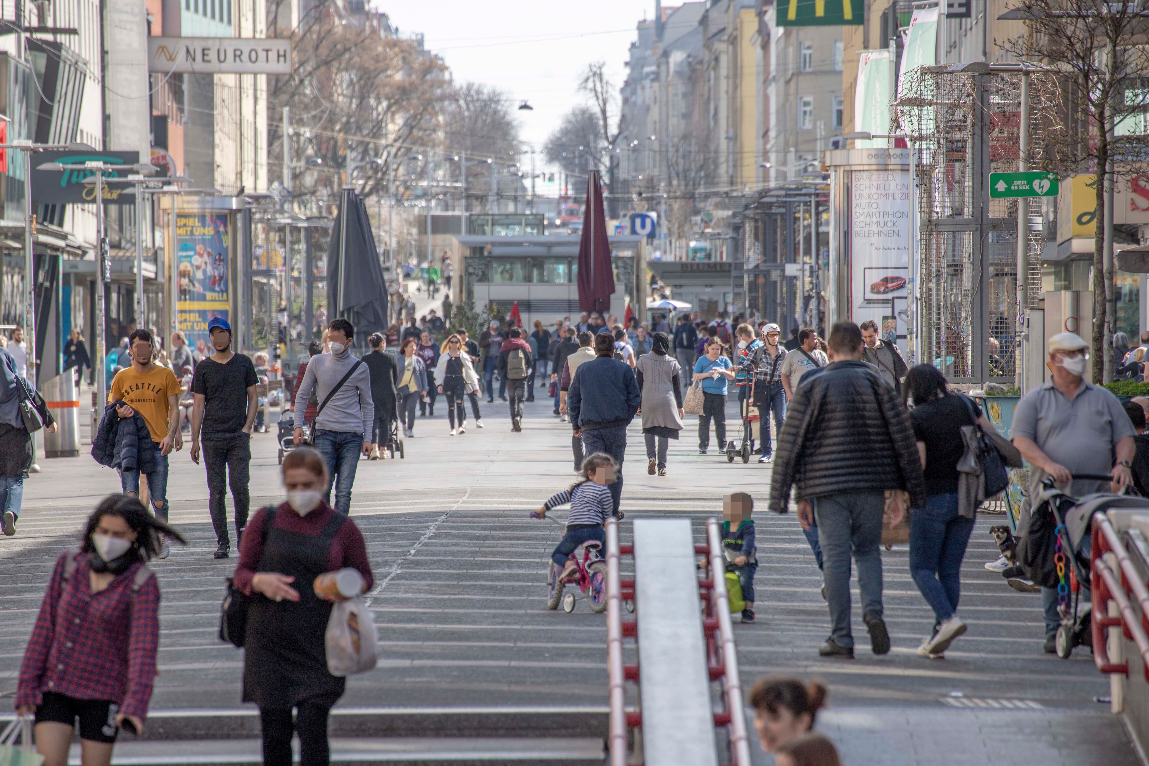 Frühlingshafte Temperaturen locken die Menschen wieder ins Freie.