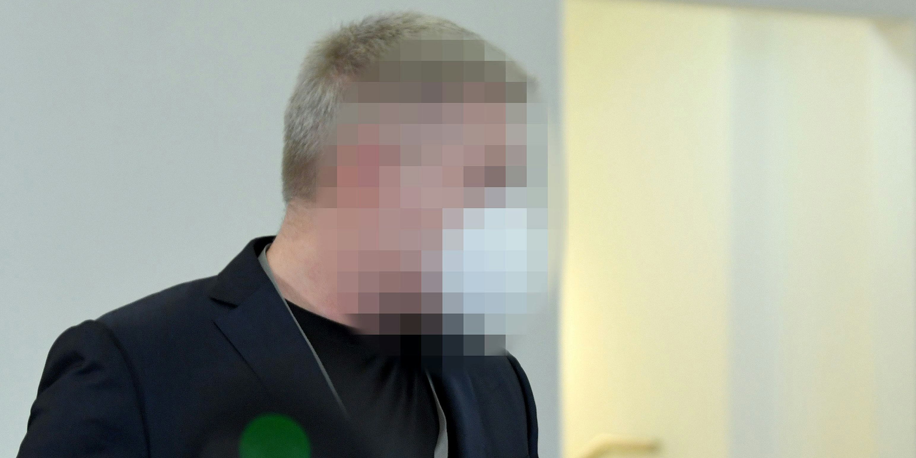 Download von www.picturedesk.com am 08.04.2021 (09:54).  ABD0019_20210408 - WIEN - ÖSTERREICH: Der als Zeuge geladene Julian H. (l./mutmaßlicher Drahtzieher Ibiza-Video) im Rahmen des parlamentarische Ibiza-U-Ausschusses im Camineum der Nationalbibliothek in Wien am Donnerstag, 8. April 2021. - FOTO: APA/ROLAND SCHLAGER - 20210408_PD0722 - Rechteinfo: Rights Managed (RM)