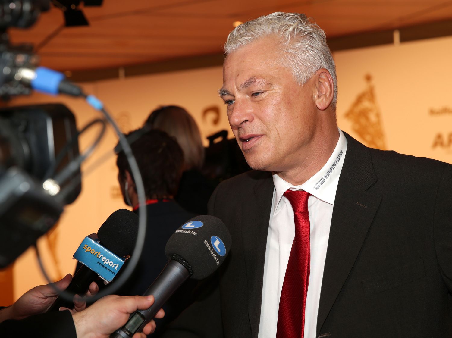 Toni Polster schlägt Alarm. 