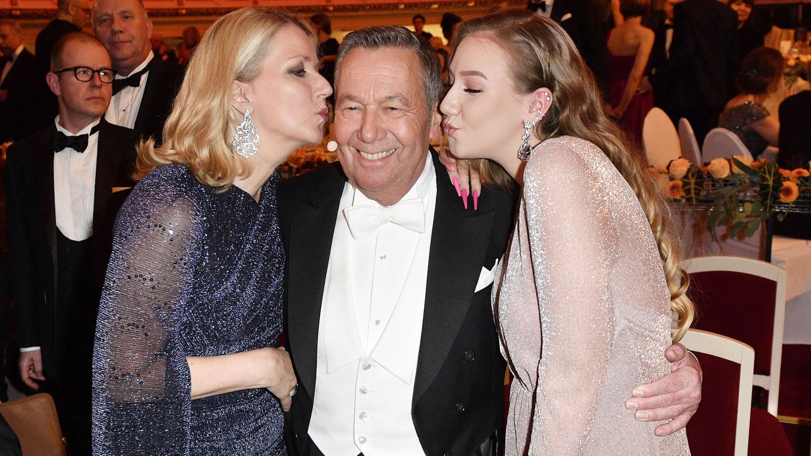 Kaiser mit Ehefrau Silvia und Tochter Annalena beim 15. SemperOpernball 2020 in Dresden