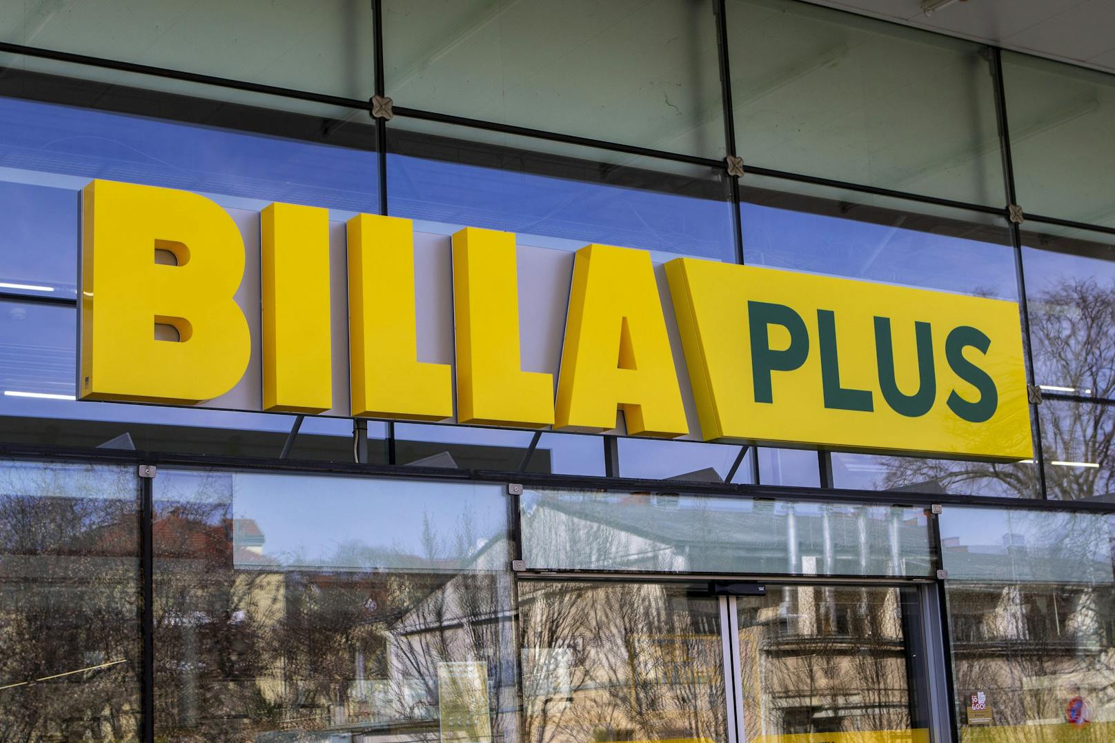 Die heimischen Merkur-Supermärkte heißen ab jetzt Billa Plus.