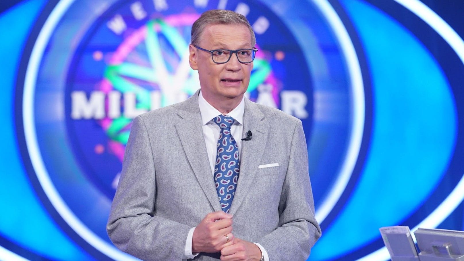 Das Coronavirus hat RTL-Moderator <strong>Günther Jauch</strong> erwischt. Er musste zum ersten Mal in über 30 Jahren die TV-Arbeit absagen.<br>