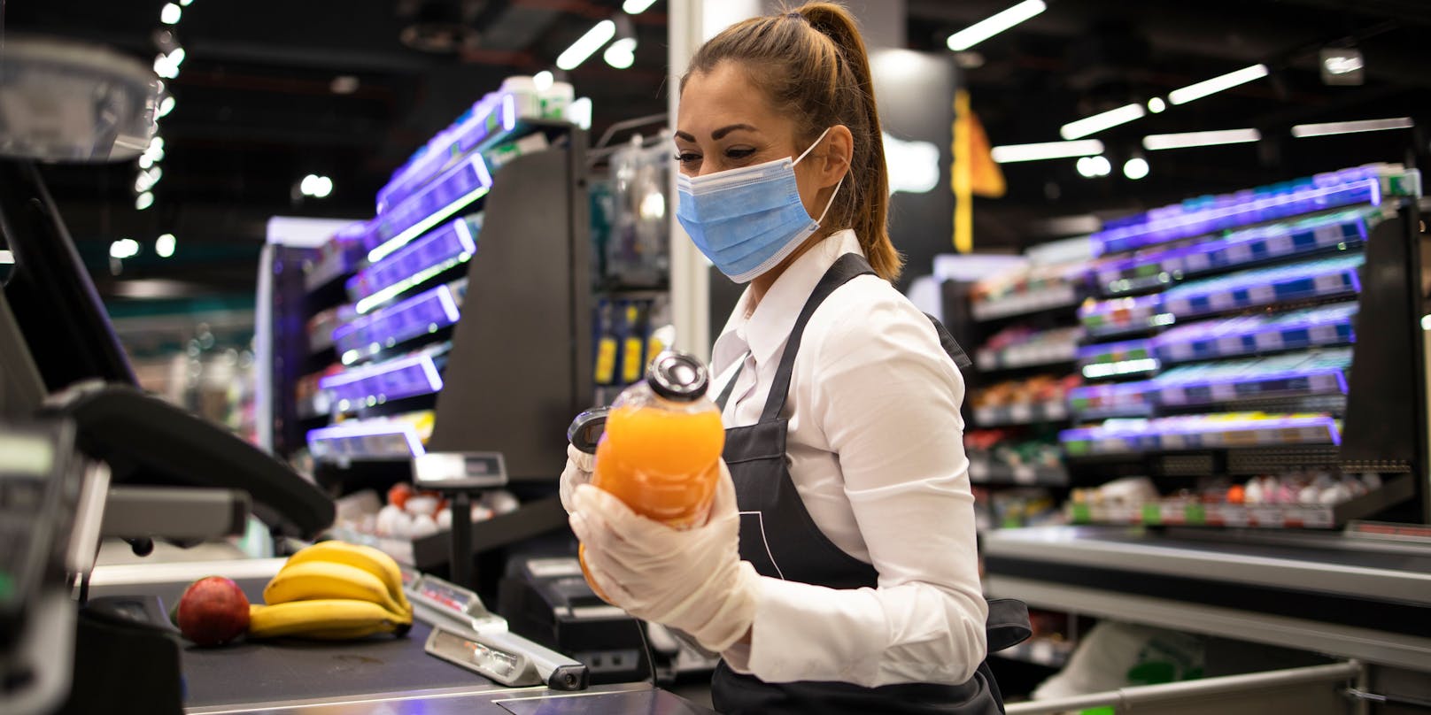 Überlastung, Personalmangel und mangelnde Wertschätzung machen den Supermarkt-Mitarbeiter schwer zu schaffen.