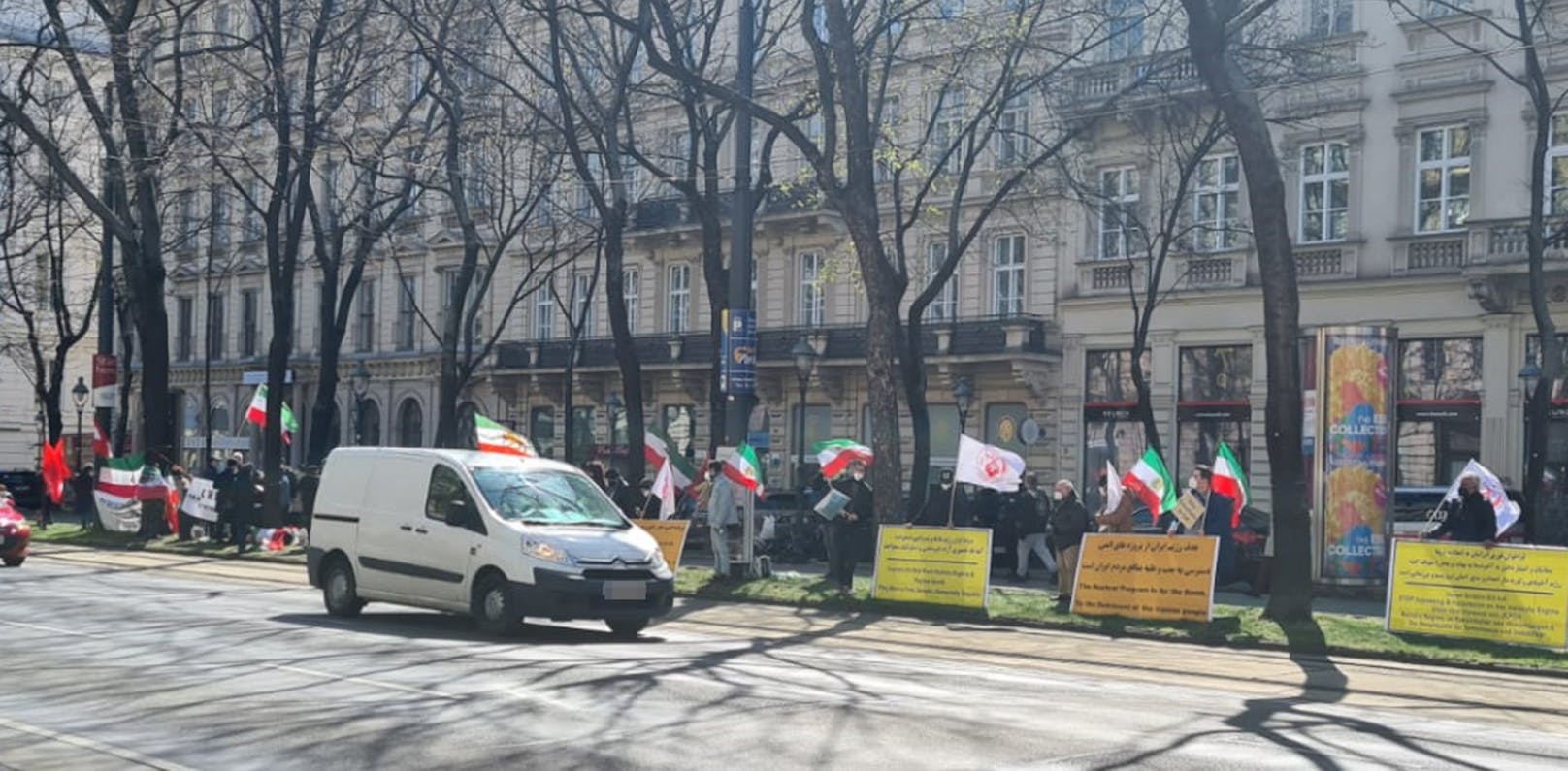 Vor dem Grand Hotel Wien wurde am Freitag demonstriert