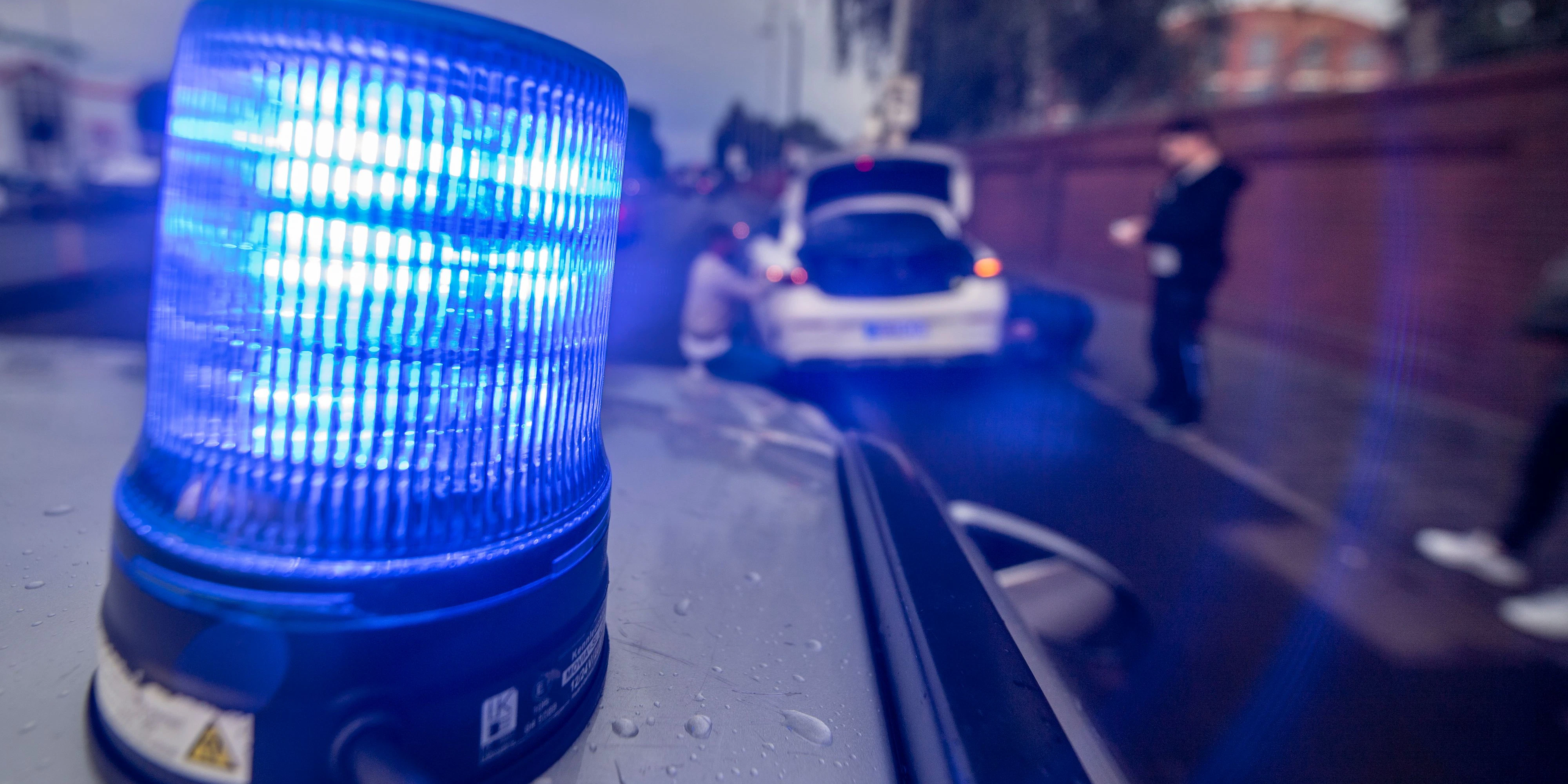 Ein Blaulicht der Polizei während einer Verkehrskontrolle in Frankfurt/Main, Hessen. Symbolbild