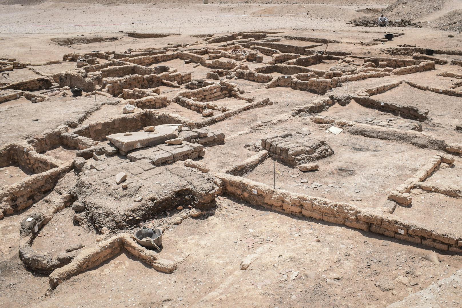 Forscher entdecken "verlorene Stadt" in Ägypten: Die Bilder zeigen die 3.000 Jahre alte Ausgrabungsstädte.