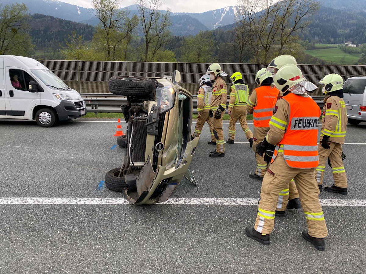 Stans—Verkehrsunfall auf der Inntalautobahn-Fotocredit: ZOOM.TIROL 