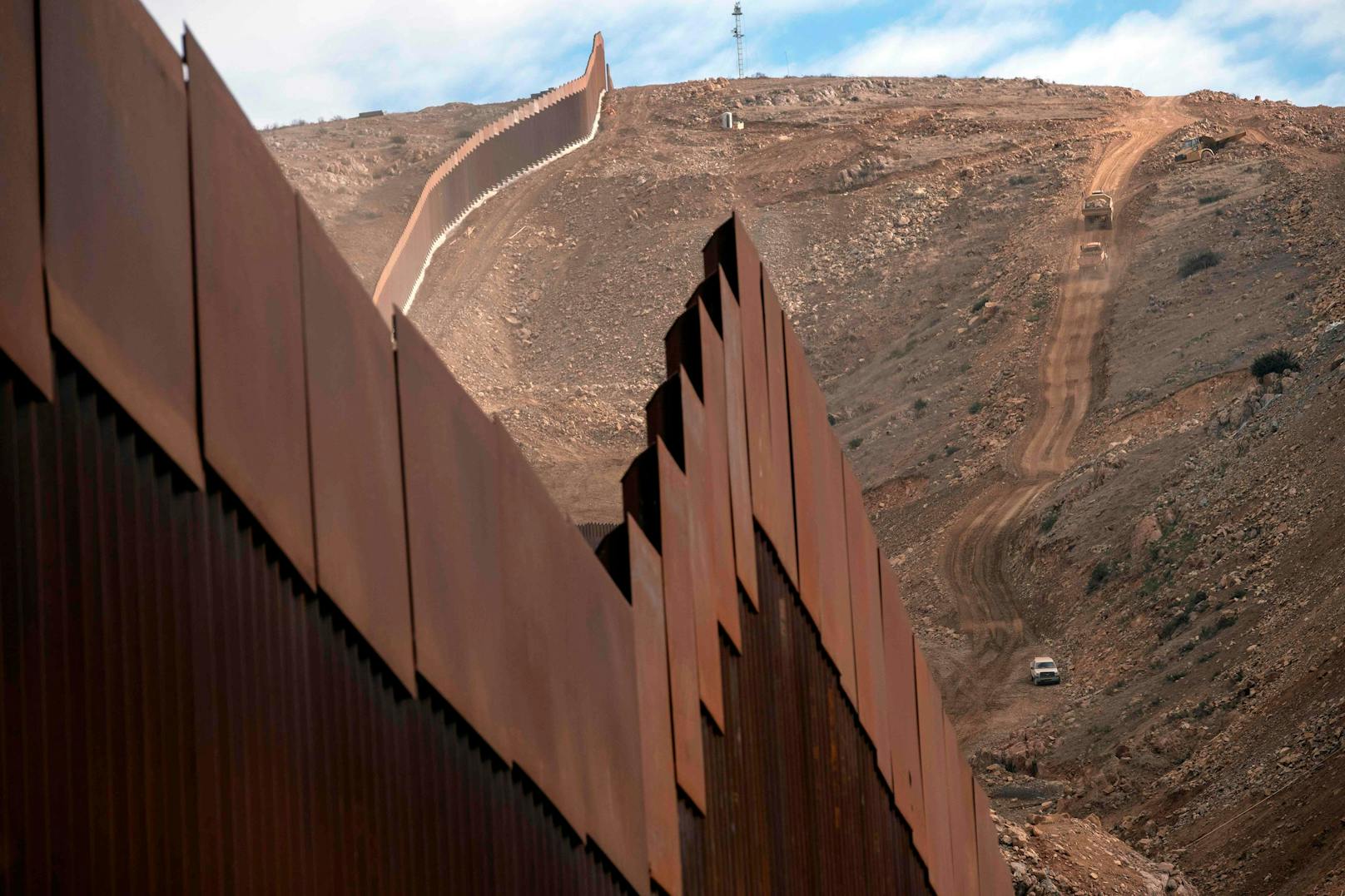 Die US-Regierung unter Trump-Nachfolger&nbsp;<strong>Joe Biden</strong> hat den Bau der Mauer an der Grenze zu Mexiko gestoppt.