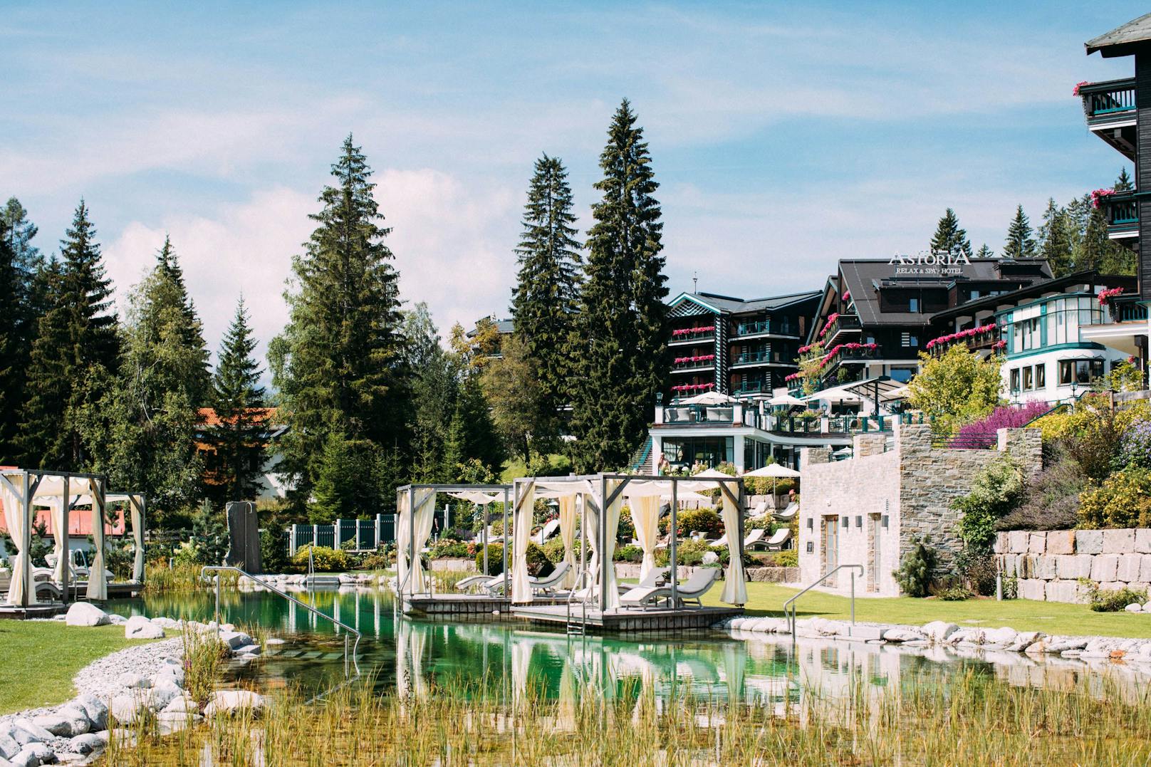 Obwohl es in Österreich noch keine genauen Vorgaben gibt, plant man im Fünf-Sterne-Hotel Astoria Resort in Seefeld bereits voraus.&nbsp;n den Schwimmbädern gelten gesonderte Abstandsregelungen, für Saunen und Dampfbäder Höchstkapazitäten und daher eine Anmeldepflicht.