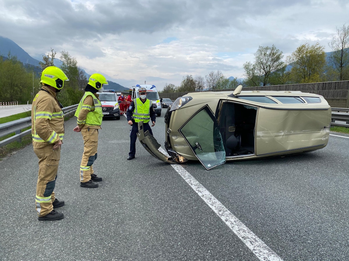 Stans—Verkehrsunfall auf der Inntalautobahn-Fotocredit: ZOOM.TIROL 