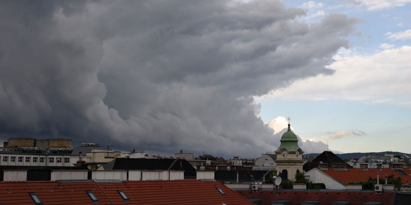 Ein kräftiger Sturm zieht am Sonntag über Wien.