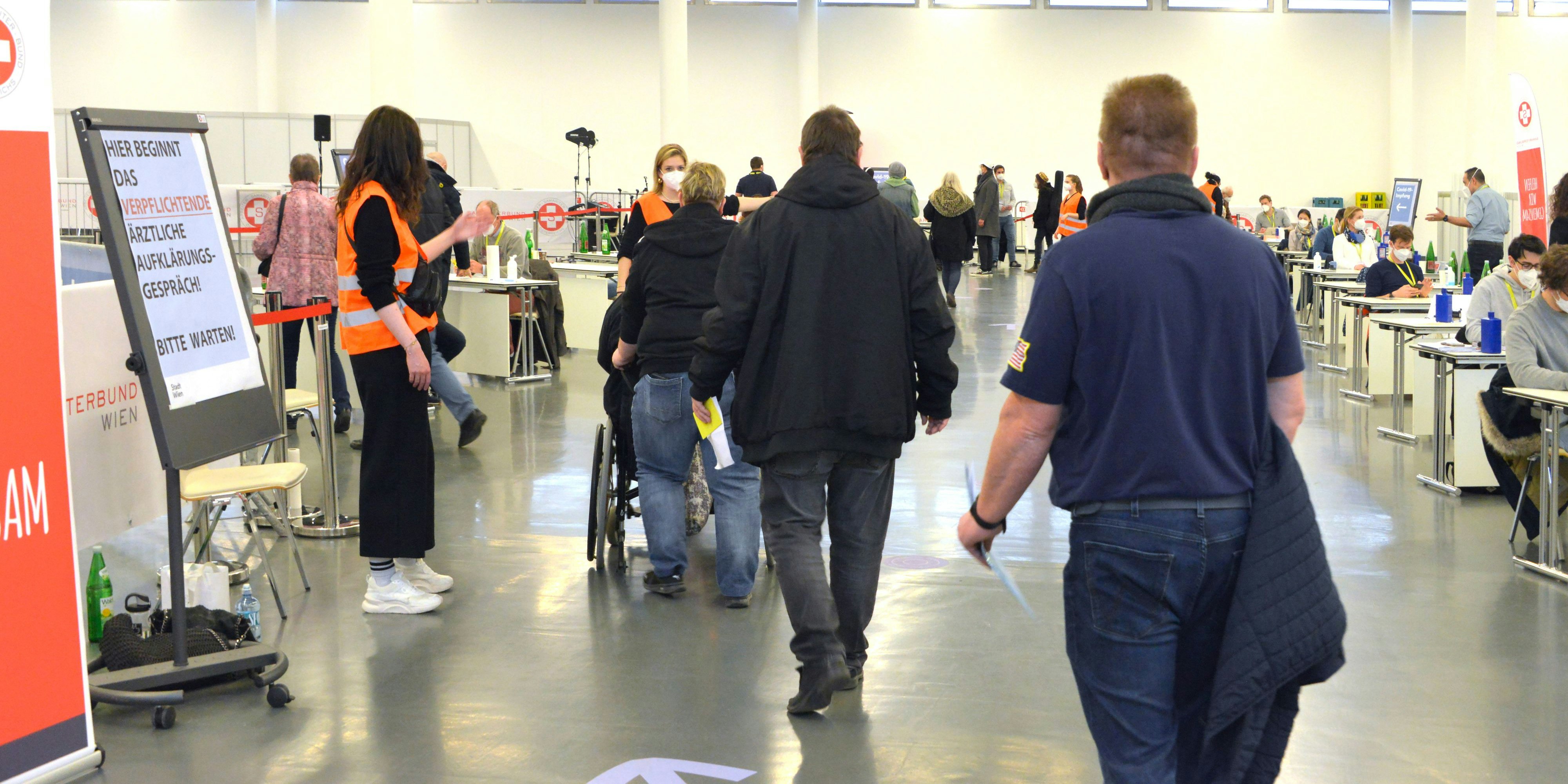 Corona-Impfung im Austria Center Vienna.