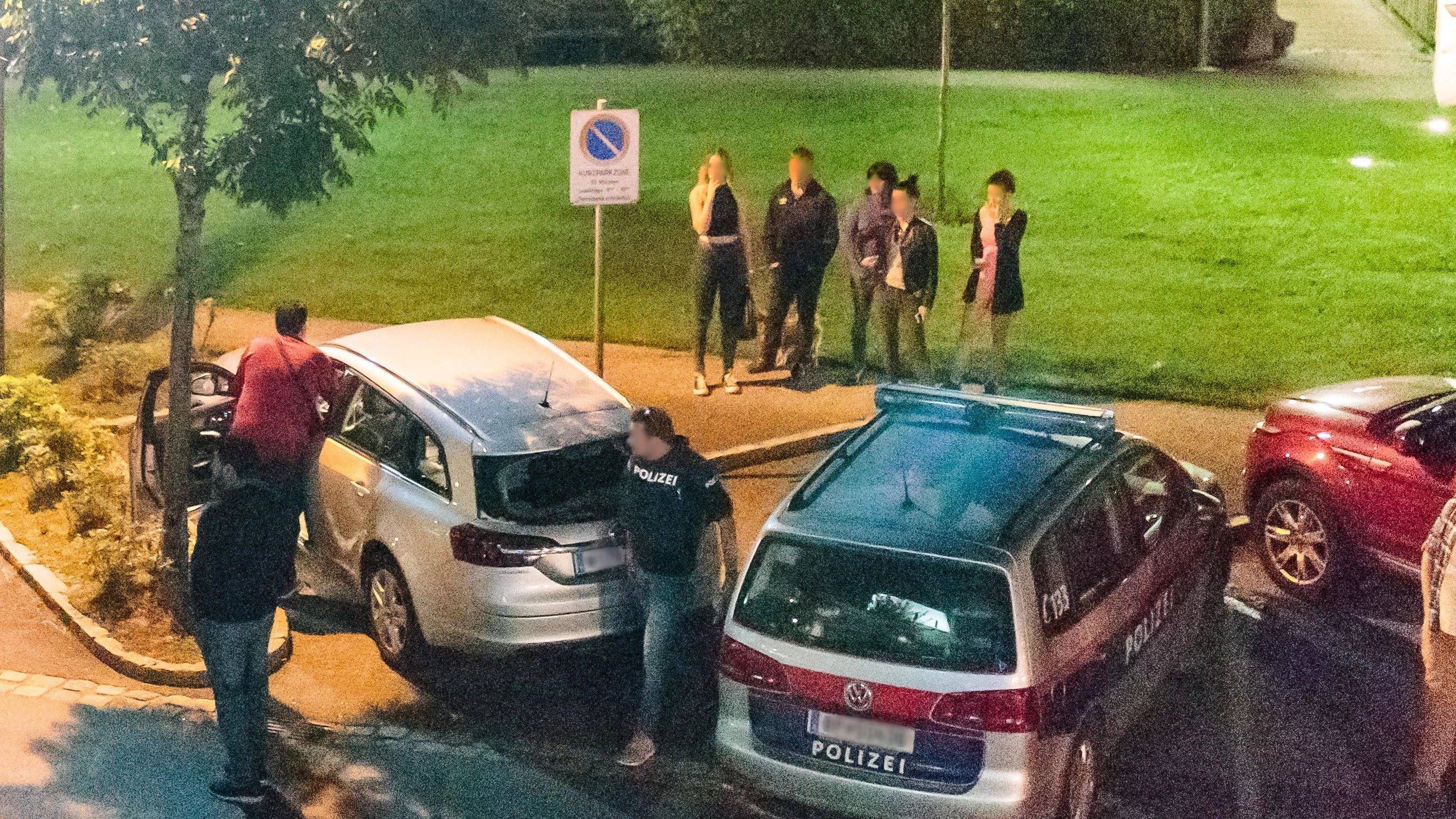 Die Polizei stellte die Jugendlichen zur Rede.