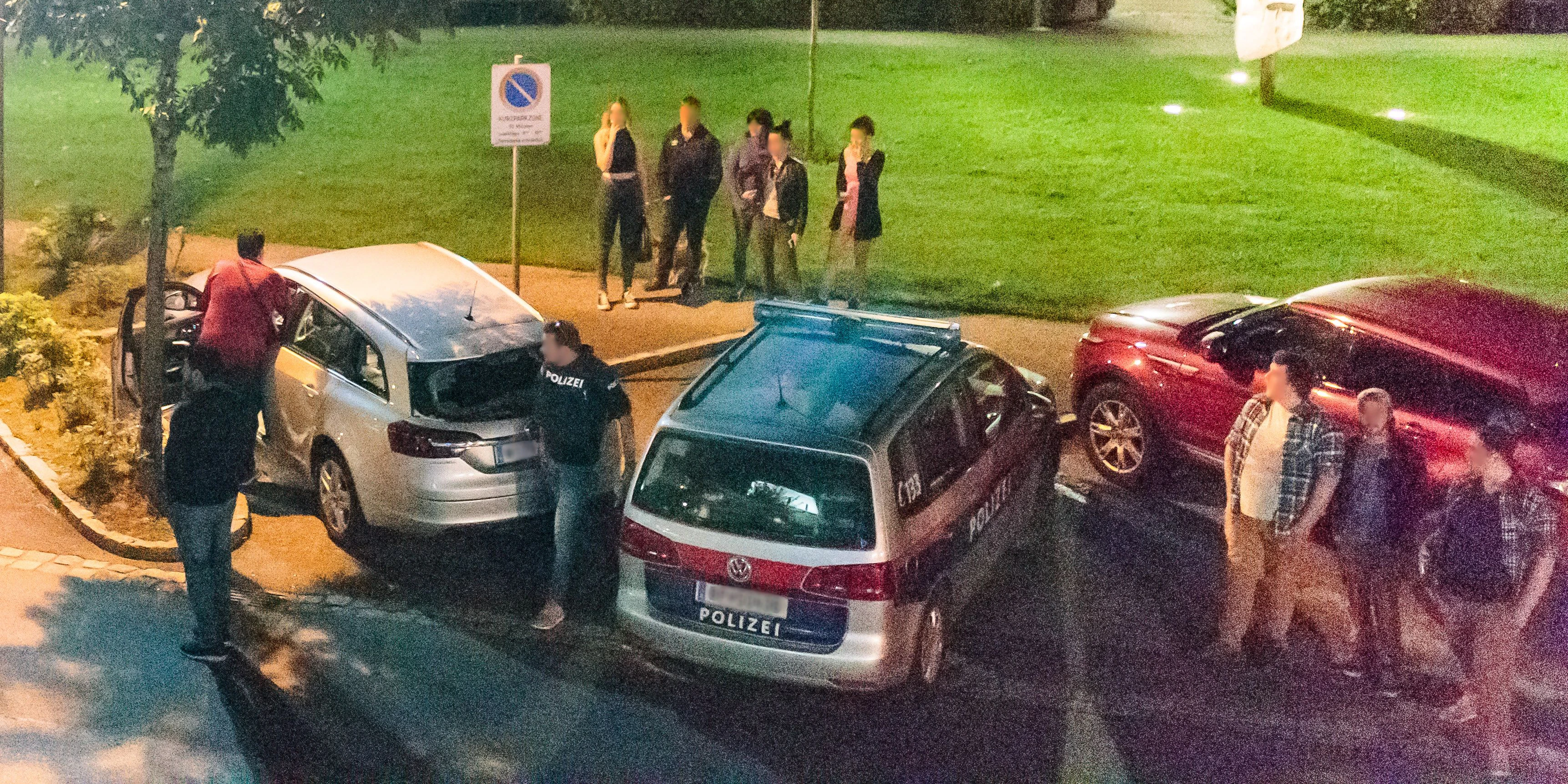 Die Polizei stellte die Jugendlichen zur Rede.