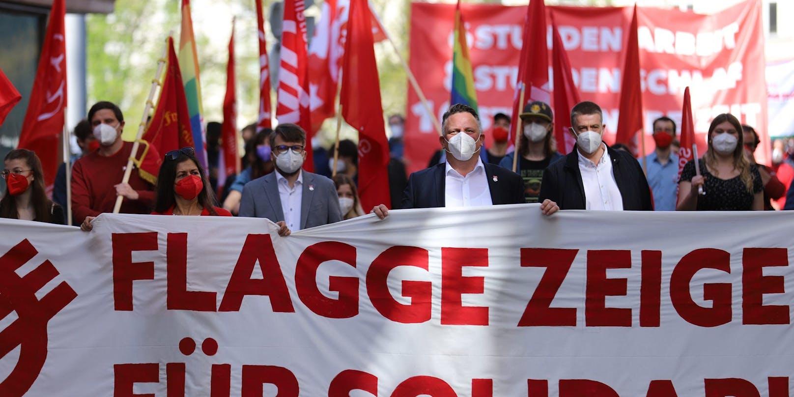 In Graz gingen rund 350 "Rote" auf die Straße.