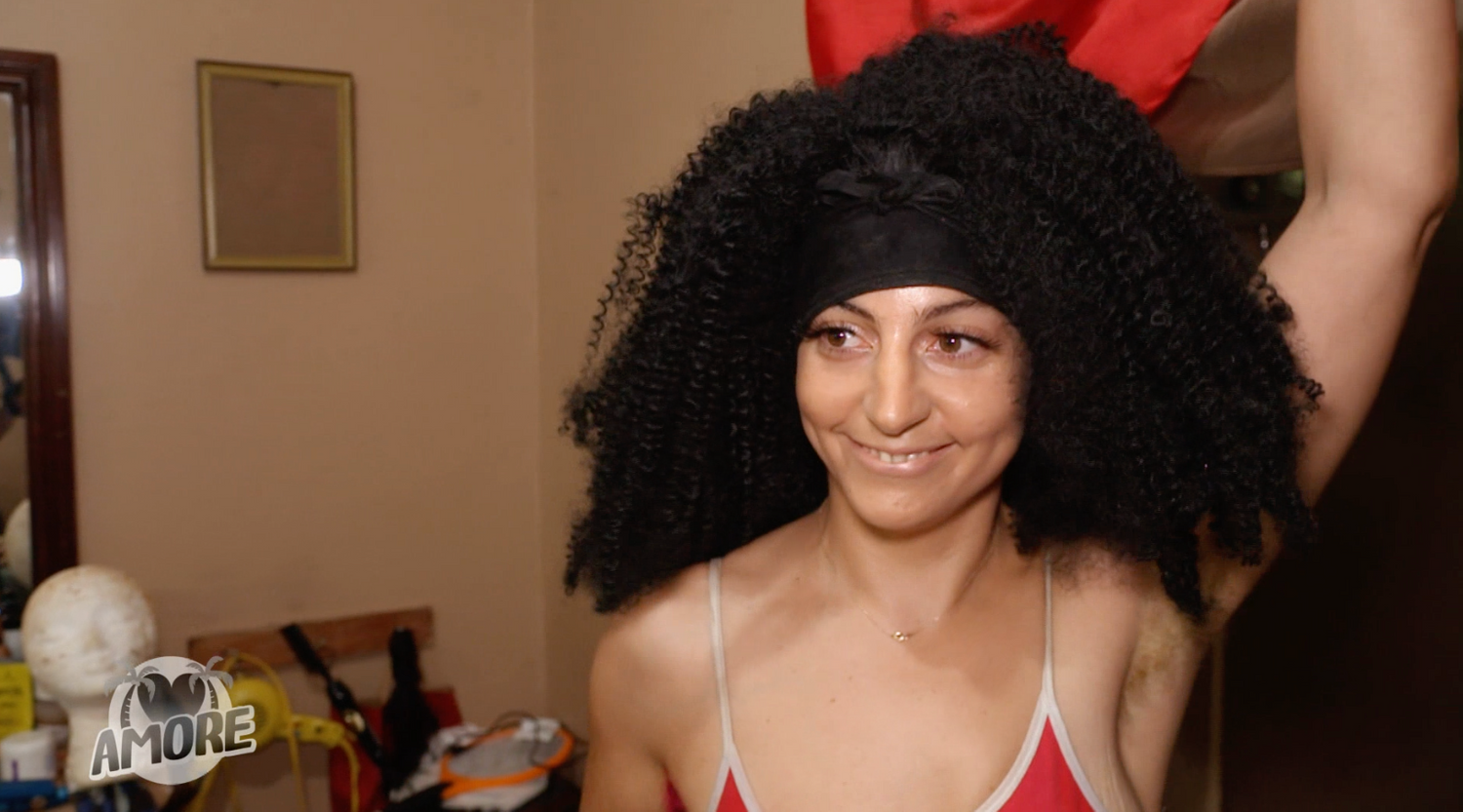 Ella will ein wenig Farbe ins Leben bringen.