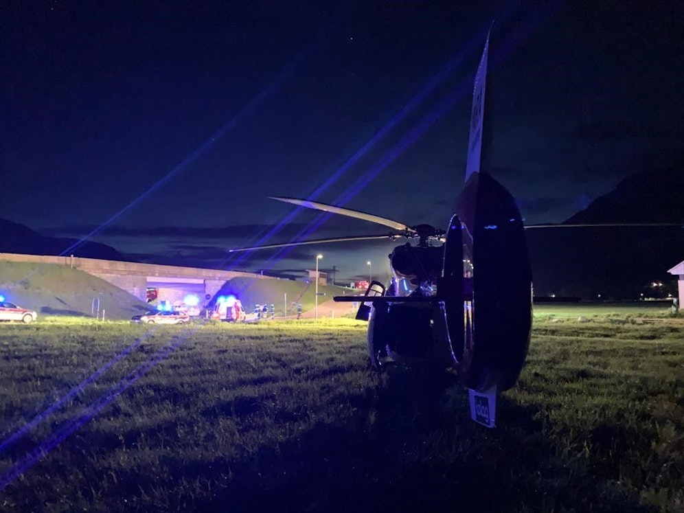 Der Notarzthubschraubers RK-1 der ARA Flugrettung am Unfallort.