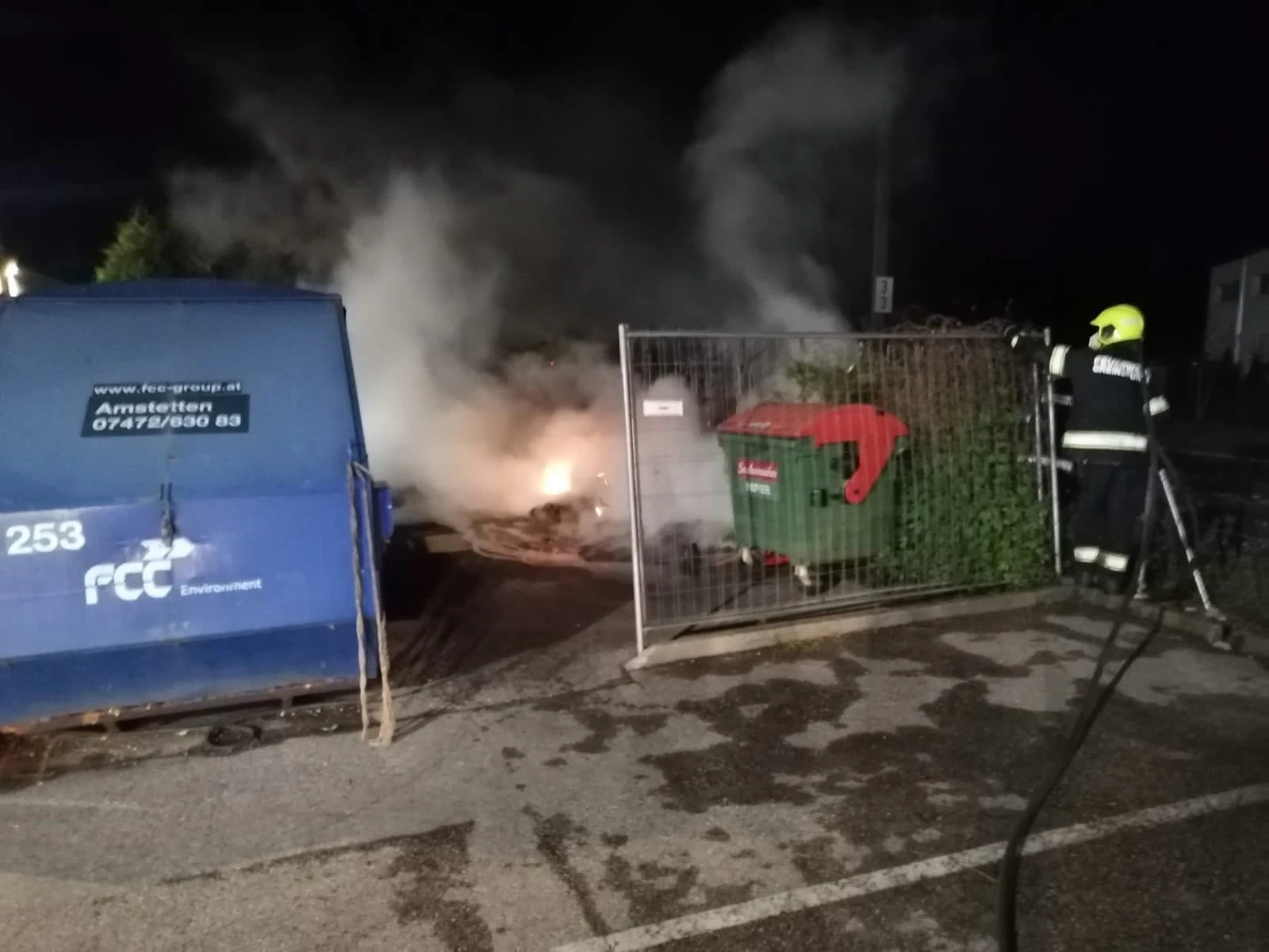 Die Feuerwehr löschte die Brände.