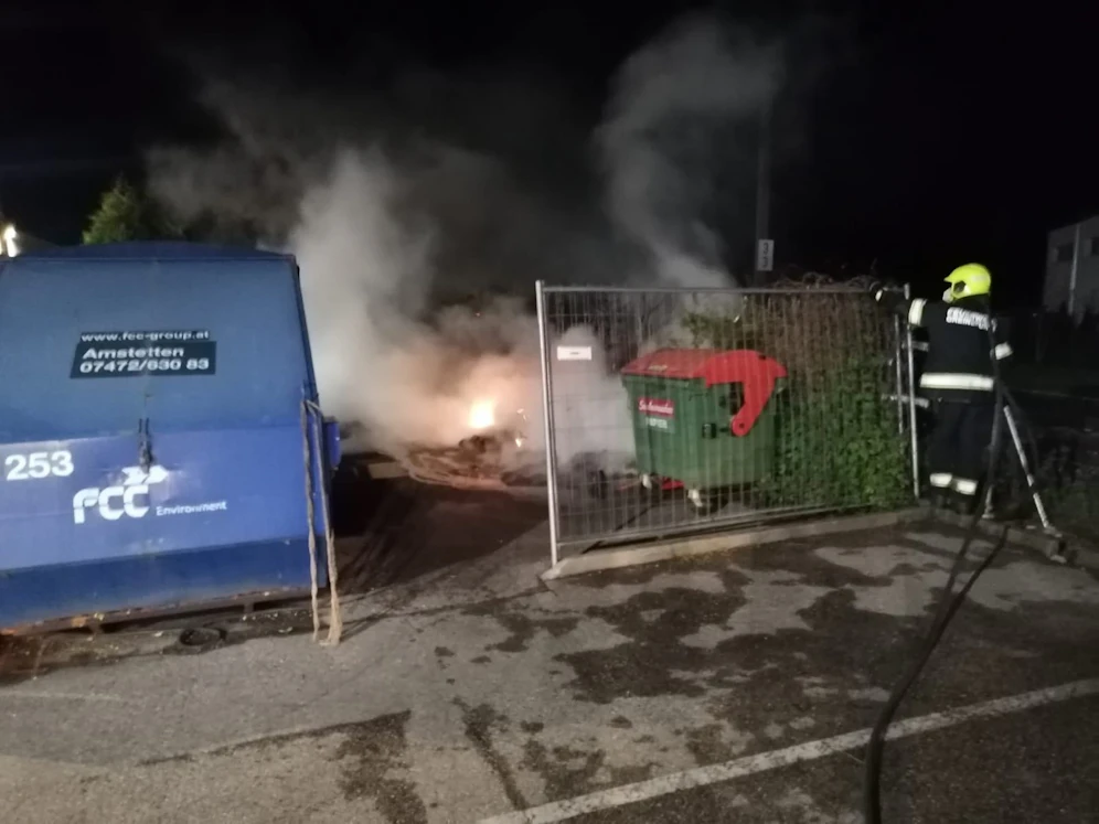 Die Feuerwehr löschte die Brände.