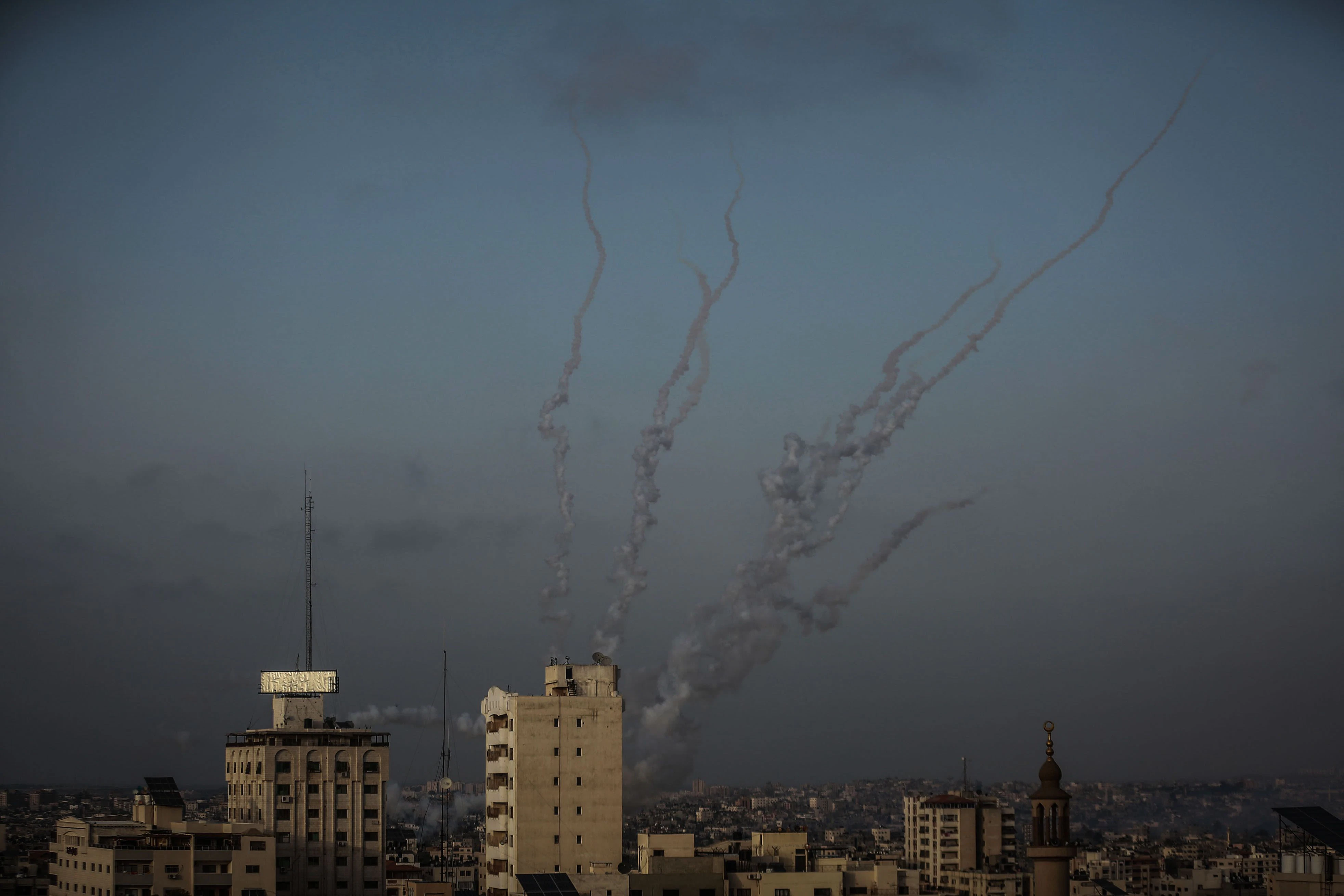 Download von www.picturedesk.com am 10.05.2021 (20:22).  10 May 2021, Palestinian Territories, Gaza City: Rockets are fired by the Palestinian Islamist movement Hamas from Gaza City towards Israel. The Islamist Hamas movement that rules Gaza said Monday it launched several rockets at Israel in retaliation for Israeli action at a contested holy site in Jerusalem. Photo: Mohammed Talatene/dpa - 20210510_PD4181 - Rechteinfo: Rights Managed (RM)