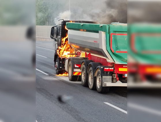 Am Montagmorgen fing ein Lkw plötzlich Feuer.