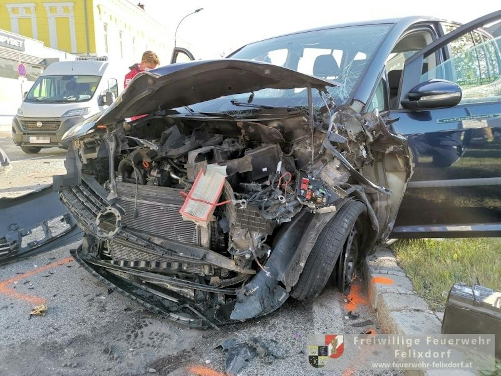 Bei dem Verkehrsunfall am Montag in Felixdorf wurden drei Personen verletzt.