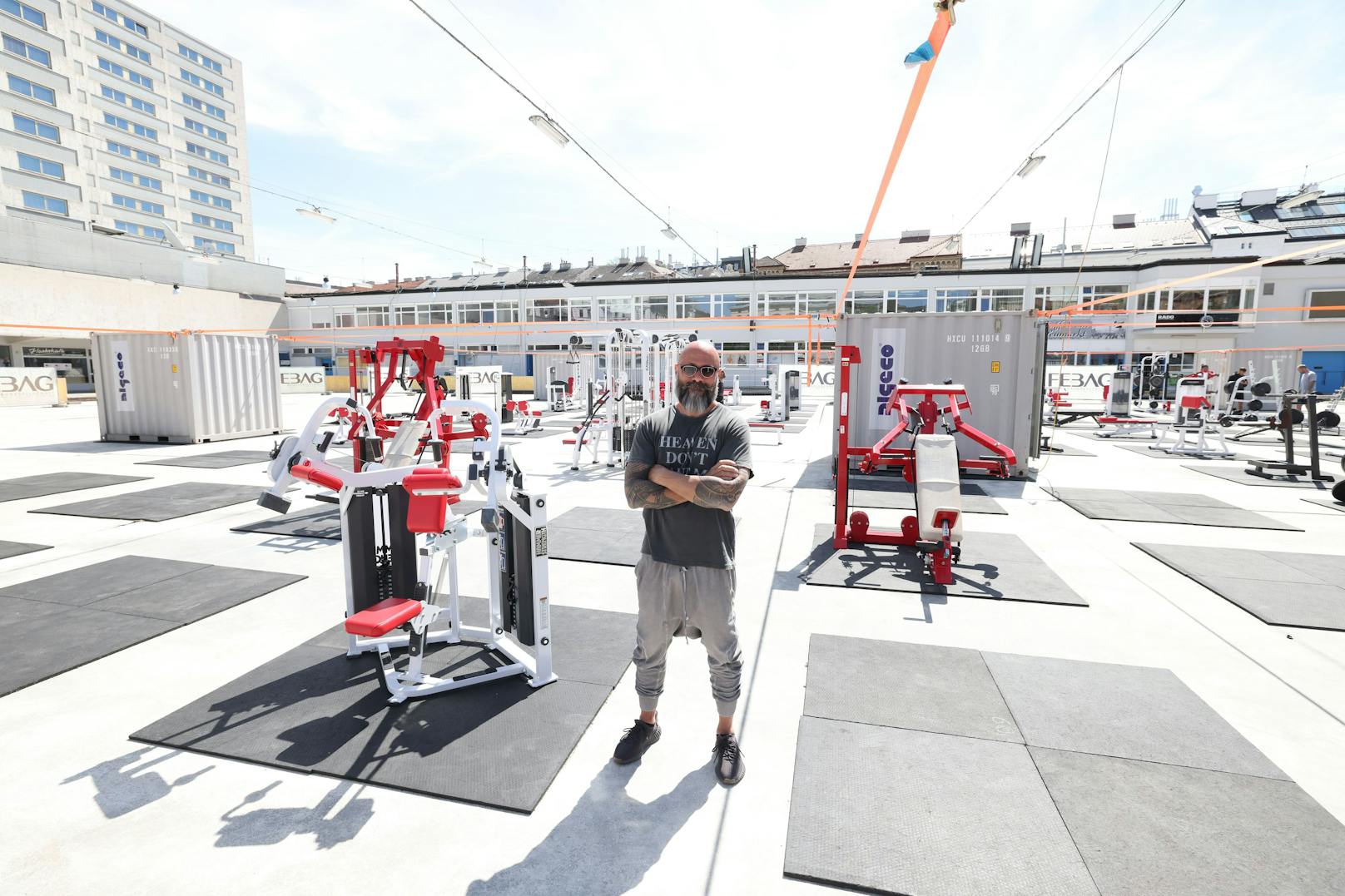 Inhaber Ussy Doleh hat das Fitnesscenter im Freien in nur einer Woche auf die Beine gestellt.