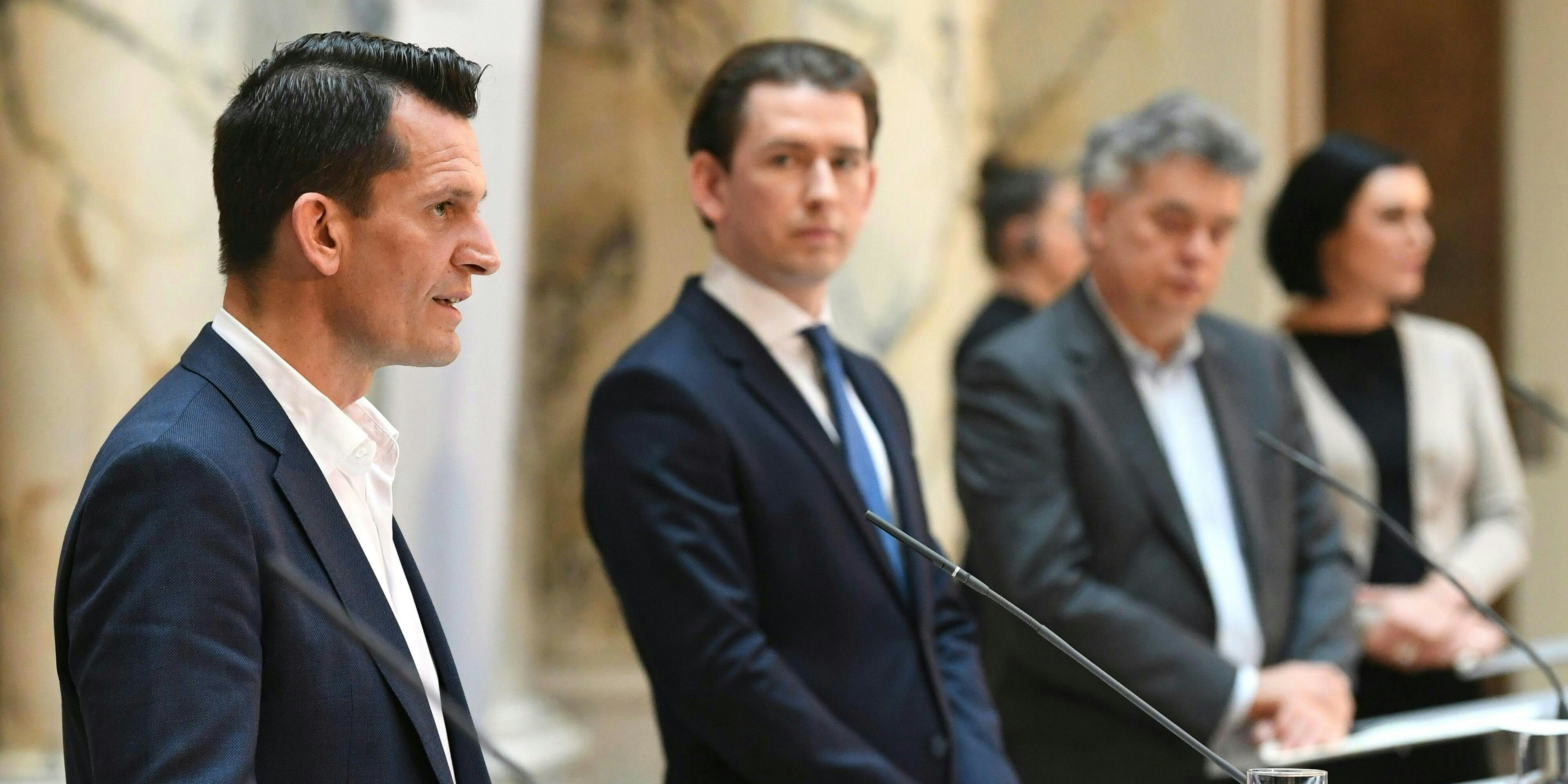 Gesundheitsminister <strong>Wolfgang Mückstein</strong> (GRÜNE), Bundeskanzler <strong>Sebastian Kurz</strong> (ÖVP) , Vizekanzler <strong>Werner Kogler</strong> (GRÜNE) und Tourismusministerin <strong>Elisabeth Köstinger</strong> (ÖVP)