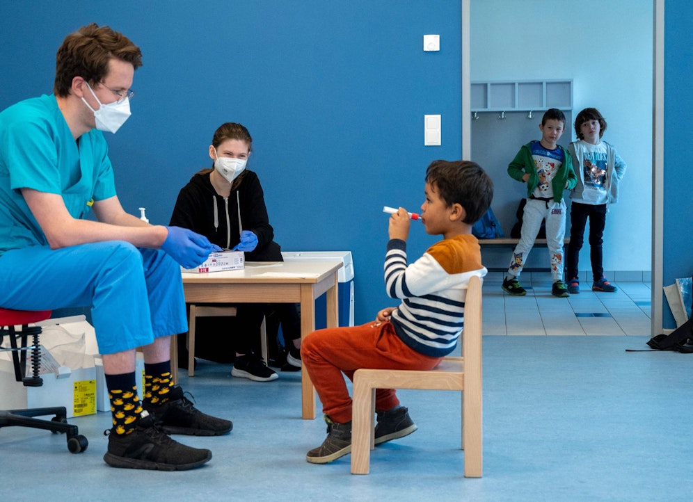 Schule startet ab 17. Mai im Vollbetrieb. Nur wer getestet ist, wird unterrichtet.
