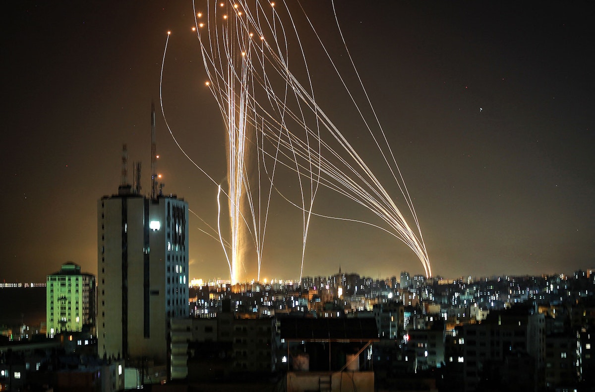 Download von www.picturedesk.com am 11.05.2021 (21:09).  Rockets are launched from Gaza city, controlled by the Palestinian Hamas movement, in response to an Israeli air strike on a 12-storey building in the city, towards the coastal city of Tel Aviv, on May 11, 2021. (Photo by ANAS BABA / AFP) - 20210511_PD8988 - Rechteinfo: Rights Managed (RM) Nur für redaktionelle Nutzung! Werbliche Nutzung erfordert Freigabe: bitte schicken Sie uns eine Anfrage.