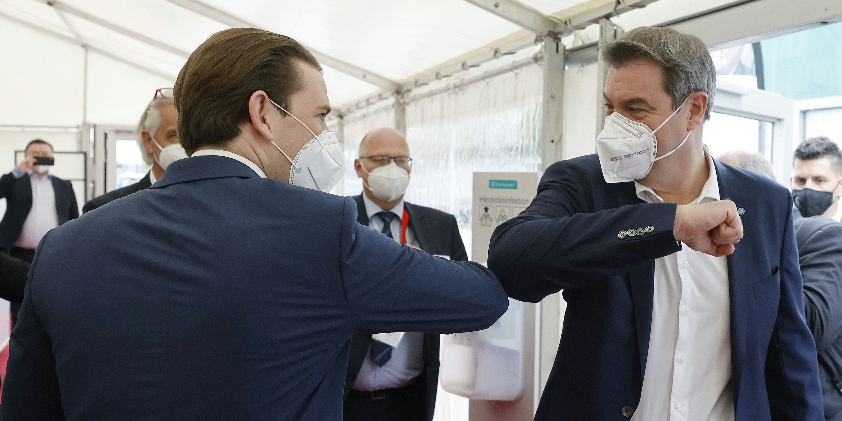 Bayerns Ministerpräsident <strong>Markus Söder</strong> (rechts) begrüßt Österreichs Bundeskanzler <strong>Sebastian Kurz</strong>