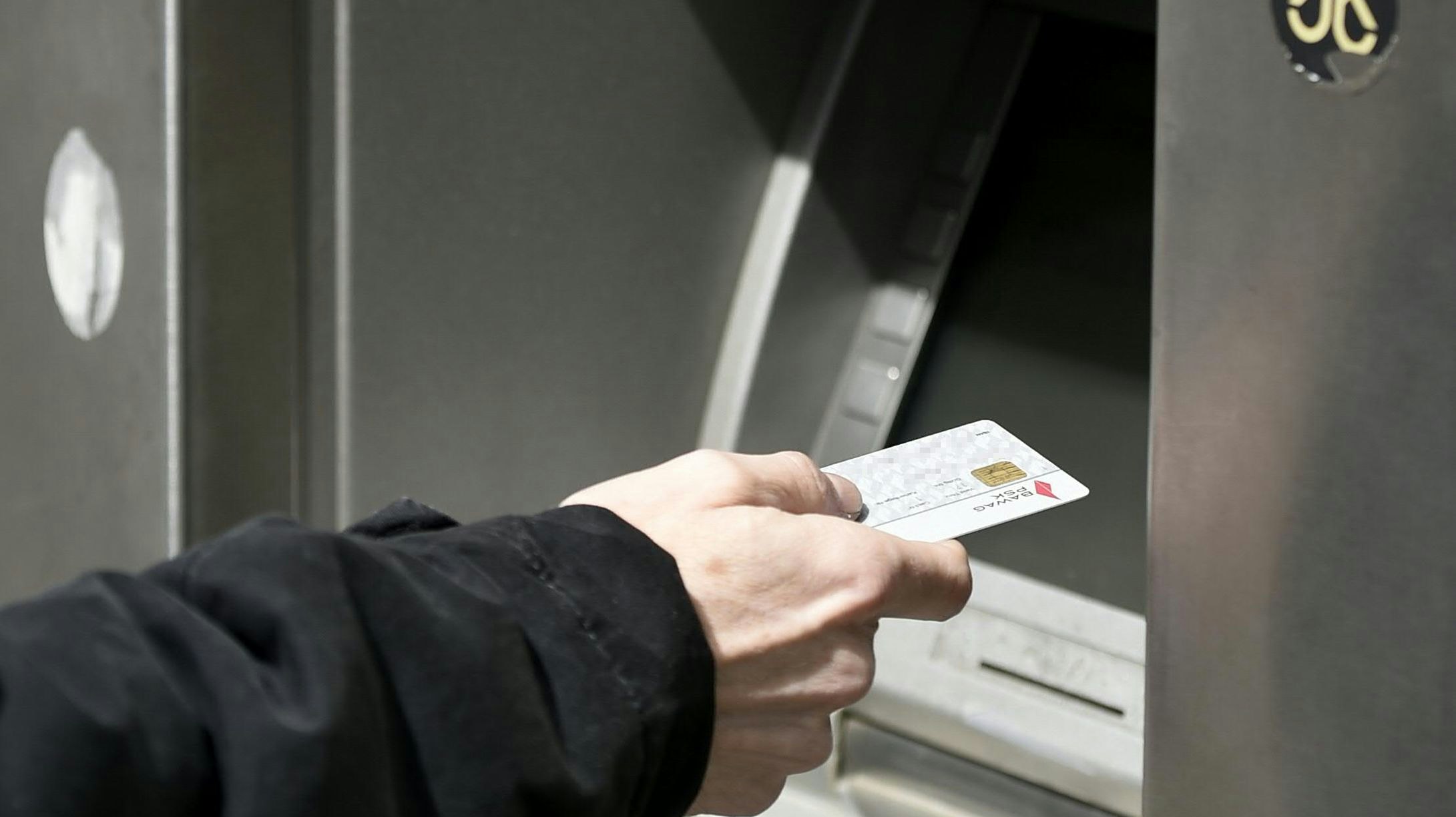 Ein 21-Jähriger muss nun eine Zeit lang ohne Bankomatkarte auskommen.