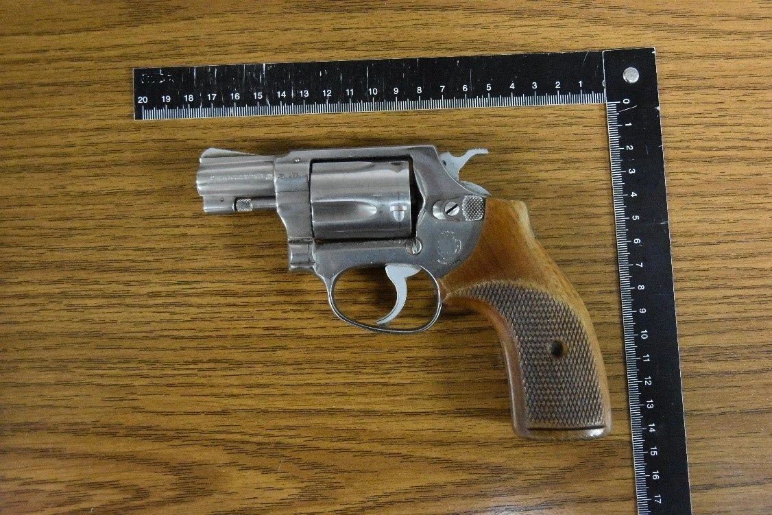 Diese Waffe wurde bei dem Verdächtigen sichergestellt.