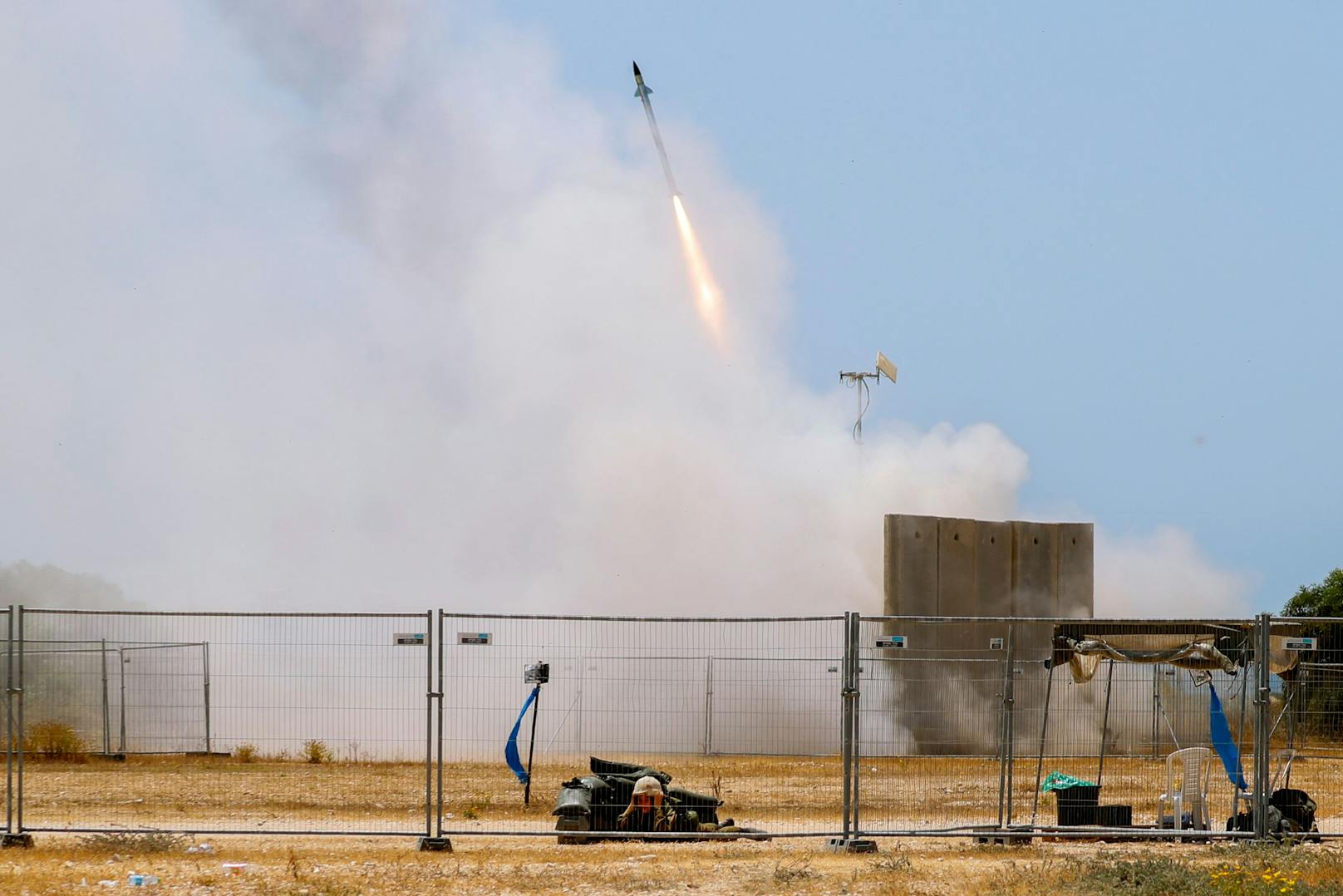 Israel hat seit mehreren Jahren den Raketenschutzschild <a target="_blank" href="https://www.heute.at/s/so-funktioniert-israels-raketen-schutzschild-iron-dome-100142038">"Iron Dome"</a> im Einsatz: im Bild der Start eine seiner Abfangraketen.
