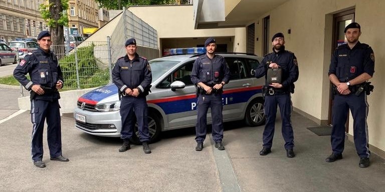 Die Besatzung des Streifenwagens wurde zu Lebensrettern.