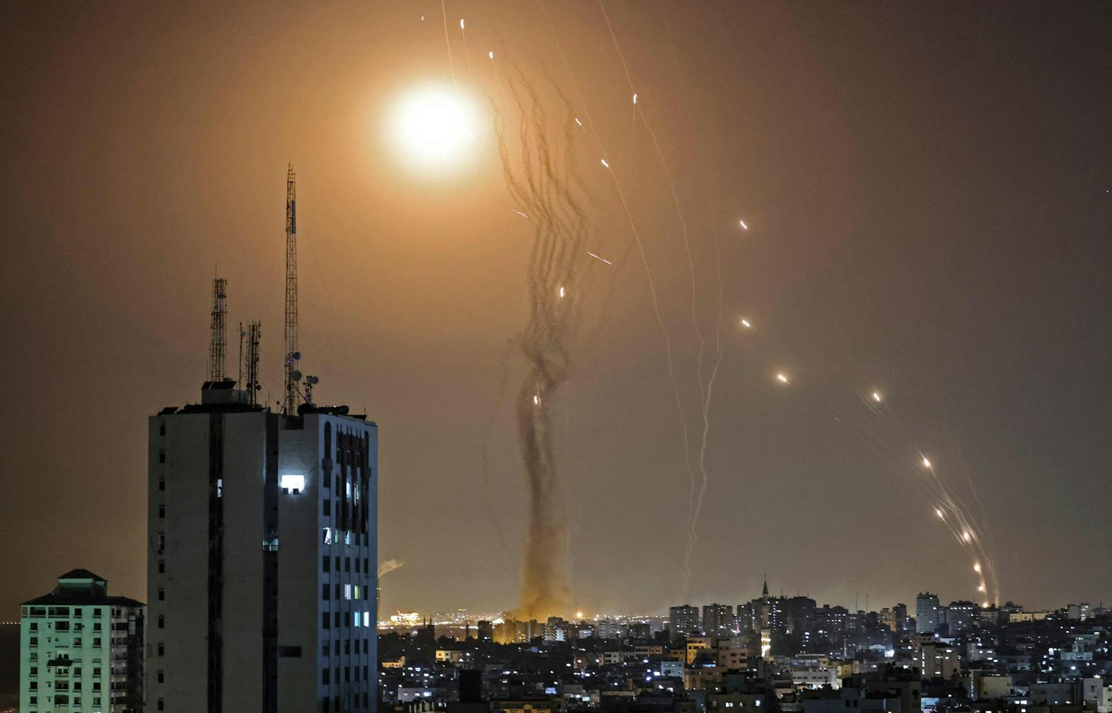 Eskalation der Gewalt zwischen Israel und Palästinenser: Die Hamas soll rund 1.000 Raketen aus dem Gazastreifen abgefeuert haben,